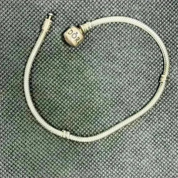 Pandora 8." Sterling Silver Classic Barrel Clasp S925 Ale Bracelet - Picture 2 of 2